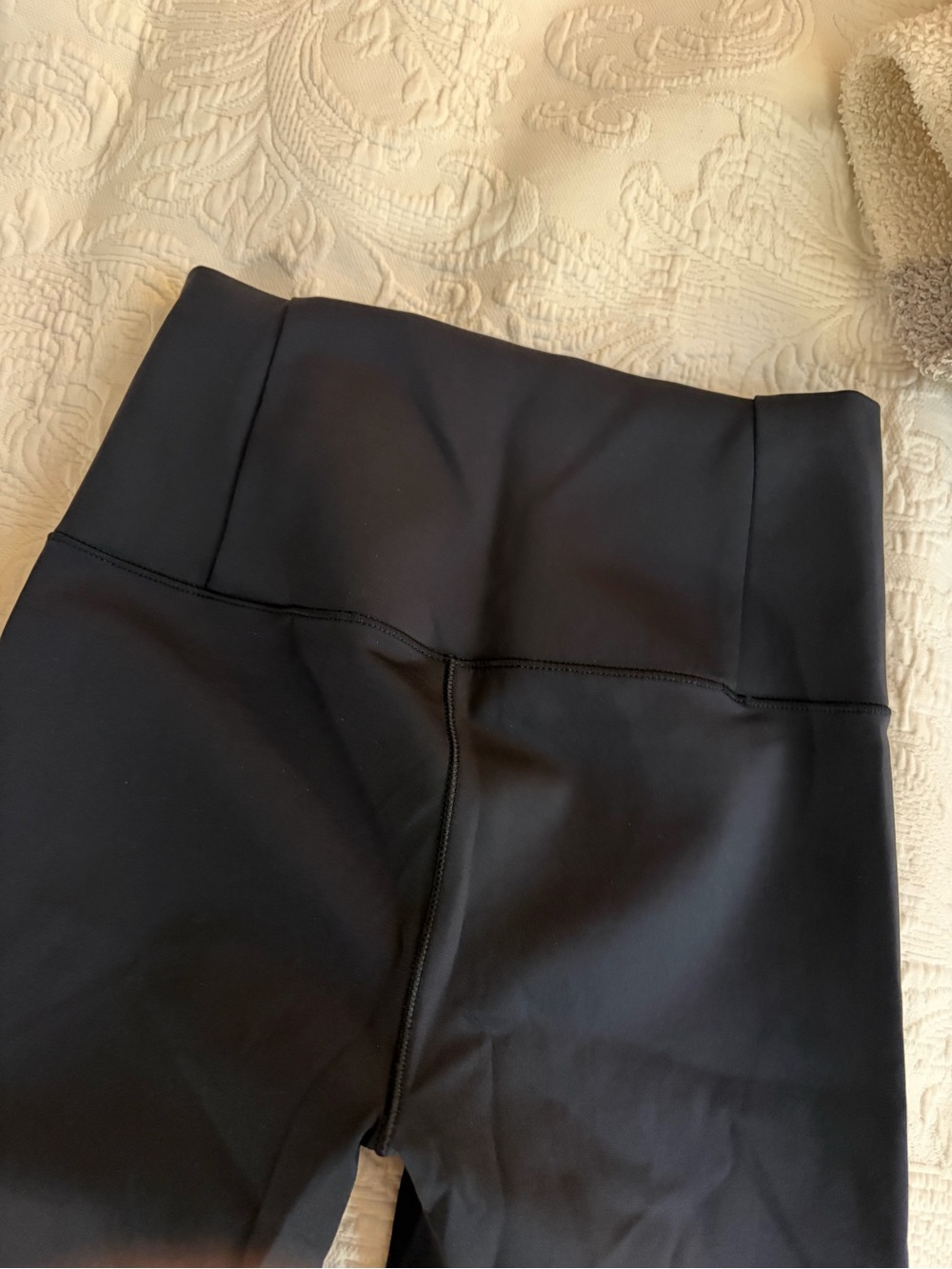 Vuori Black High-Rise Performance Leggings 3/4 length S - Picture 3 of 5